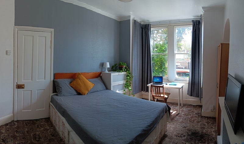 Room Selwyn Avenue in Greater London