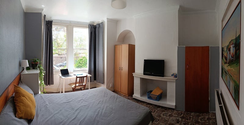 Room Selwyn Avenue in Greater London