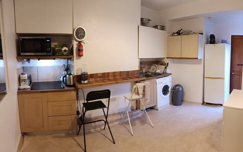 Room Selwyn Avenue in Greater London