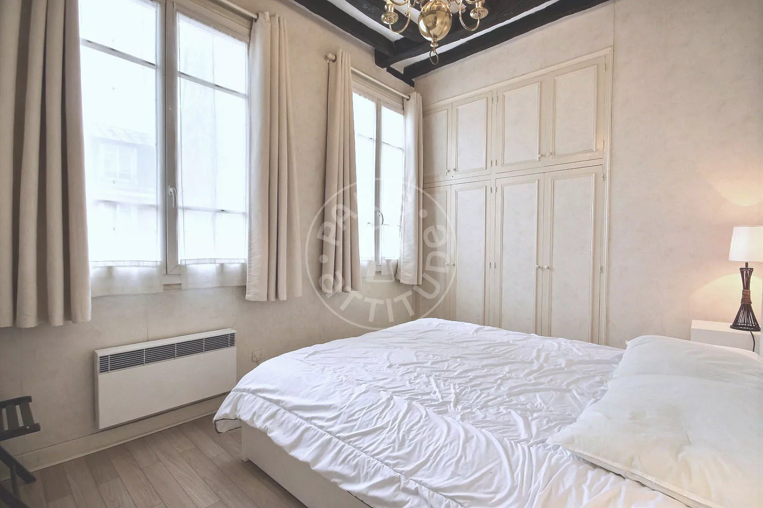 Appartement Rue des Prouvaires à Paris