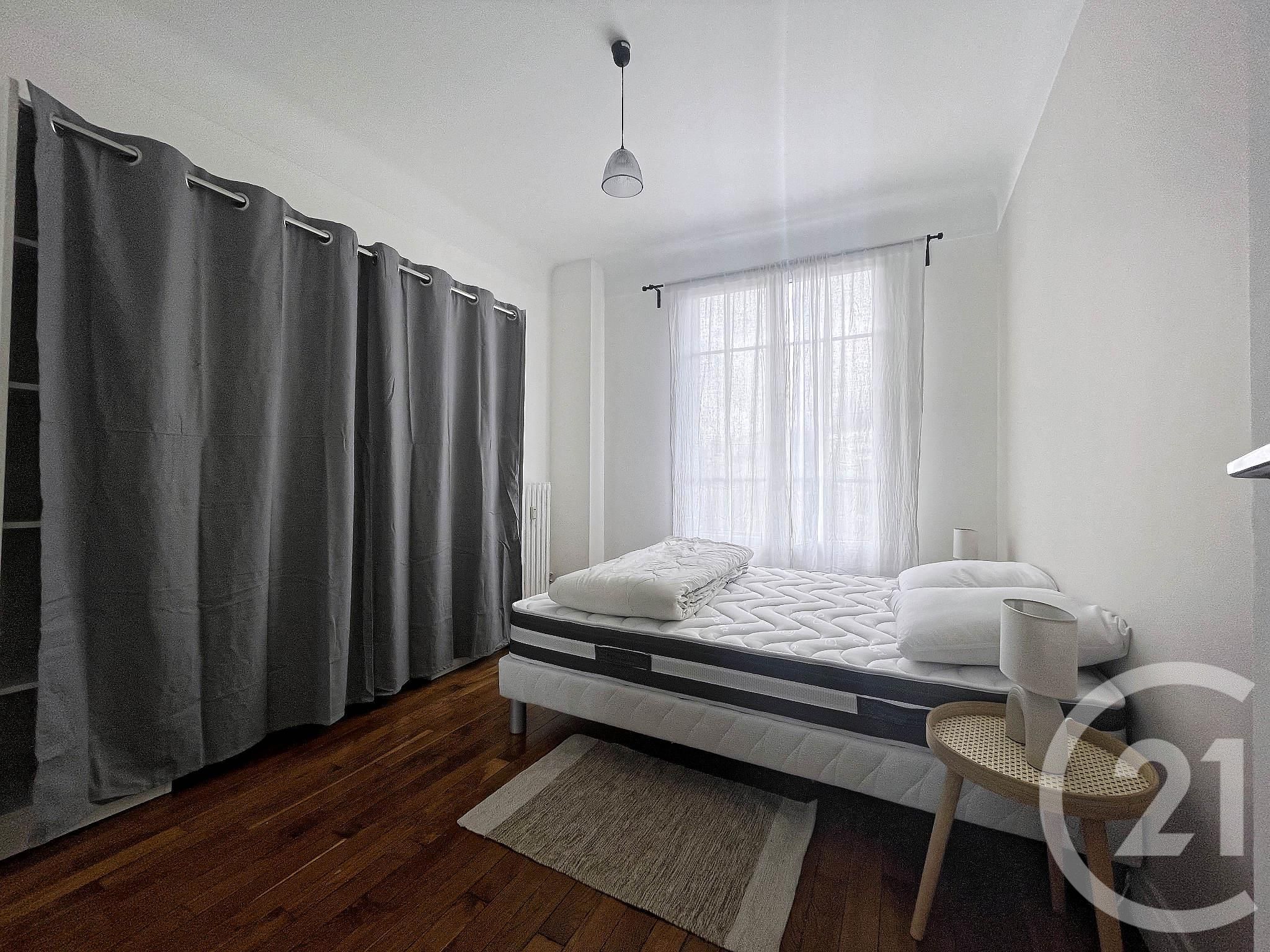 Flat Boulevard Henri Sellier in Suresnes