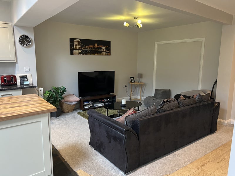 Room Woodside Crescent in Bradford