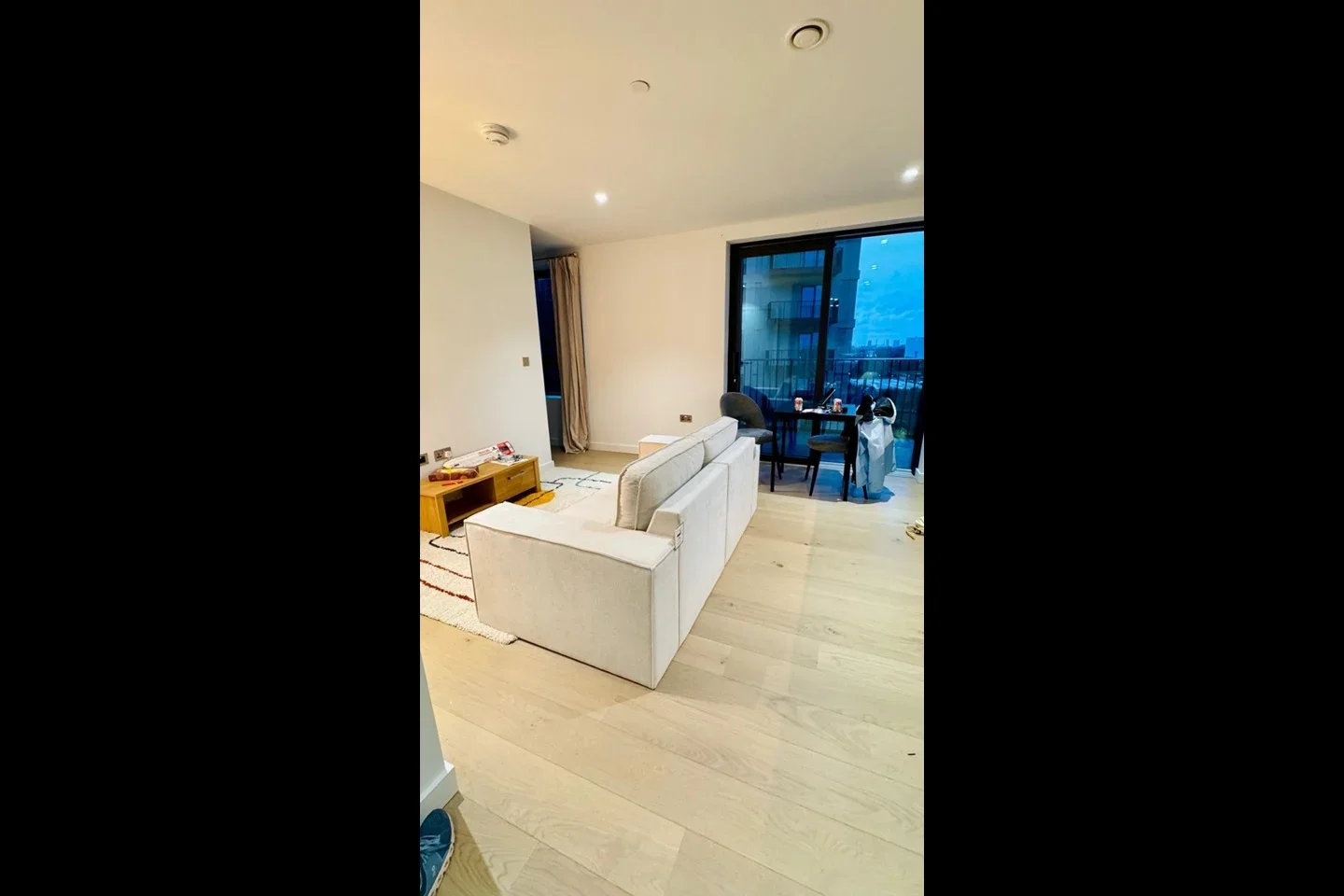 Flat Chandlers Avenue in Greater London