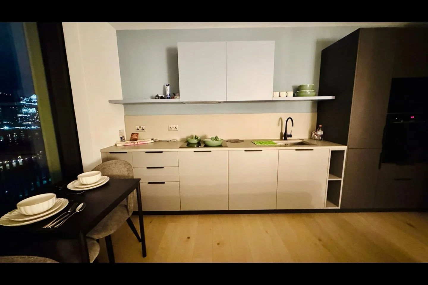 Flat Chandlers Avenue in Greater London