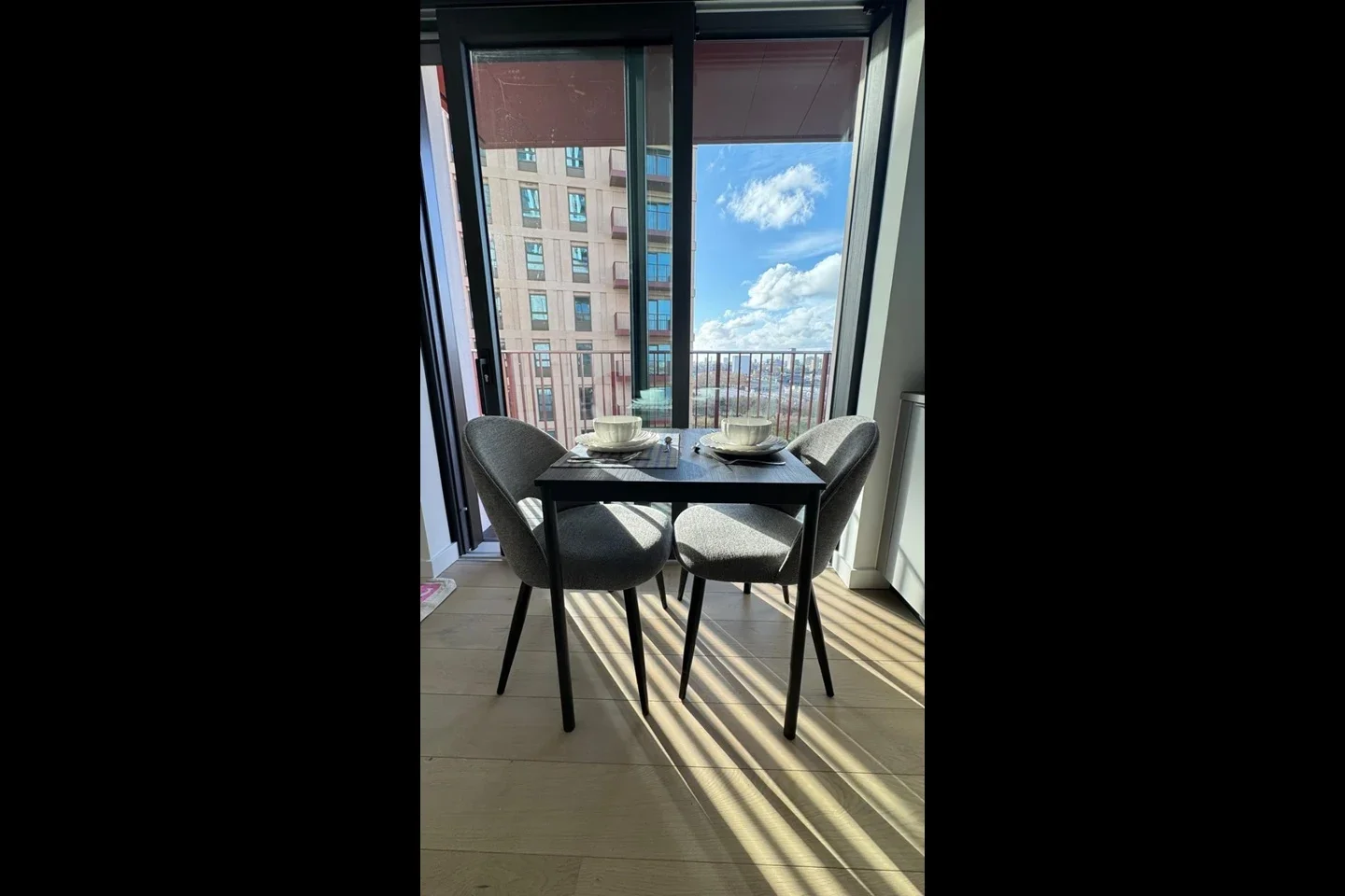 Flat Chandlers Avenue in Greater London