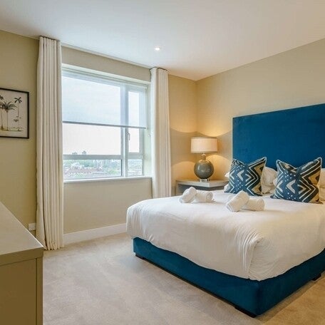 Flat Westferry Circus in Greater London