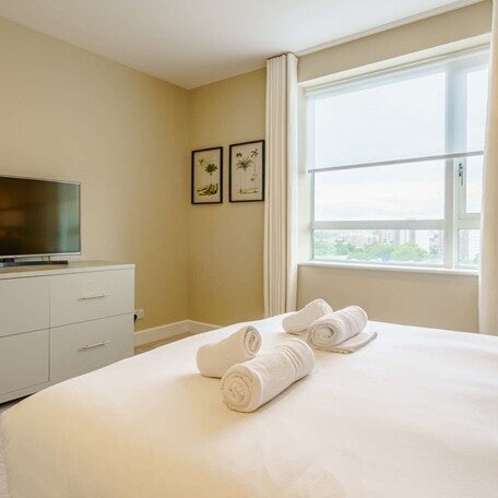 Flat Westferry Circus in Greater London
