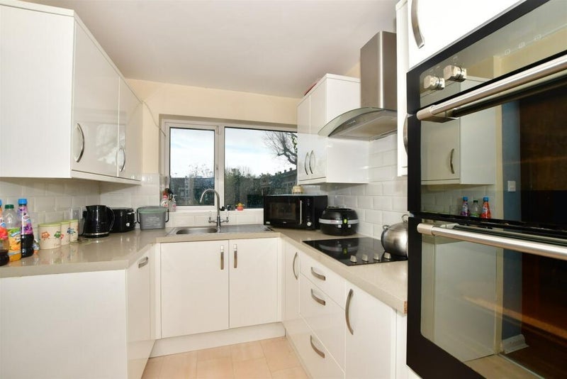 Room Tinkler Side in Basildon