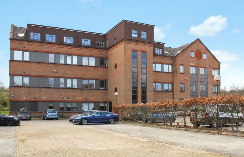 Flat Dorchester Road in Hart