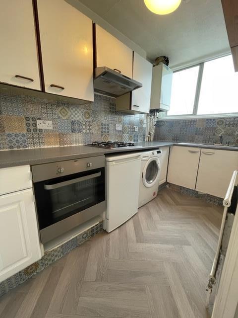 Flat Cricklewood Broadway in Greater London