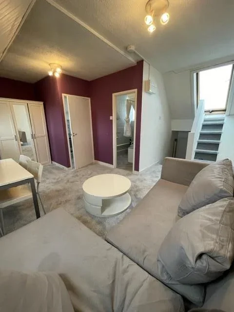 Flat Cricklewood Broadway in Greater London
