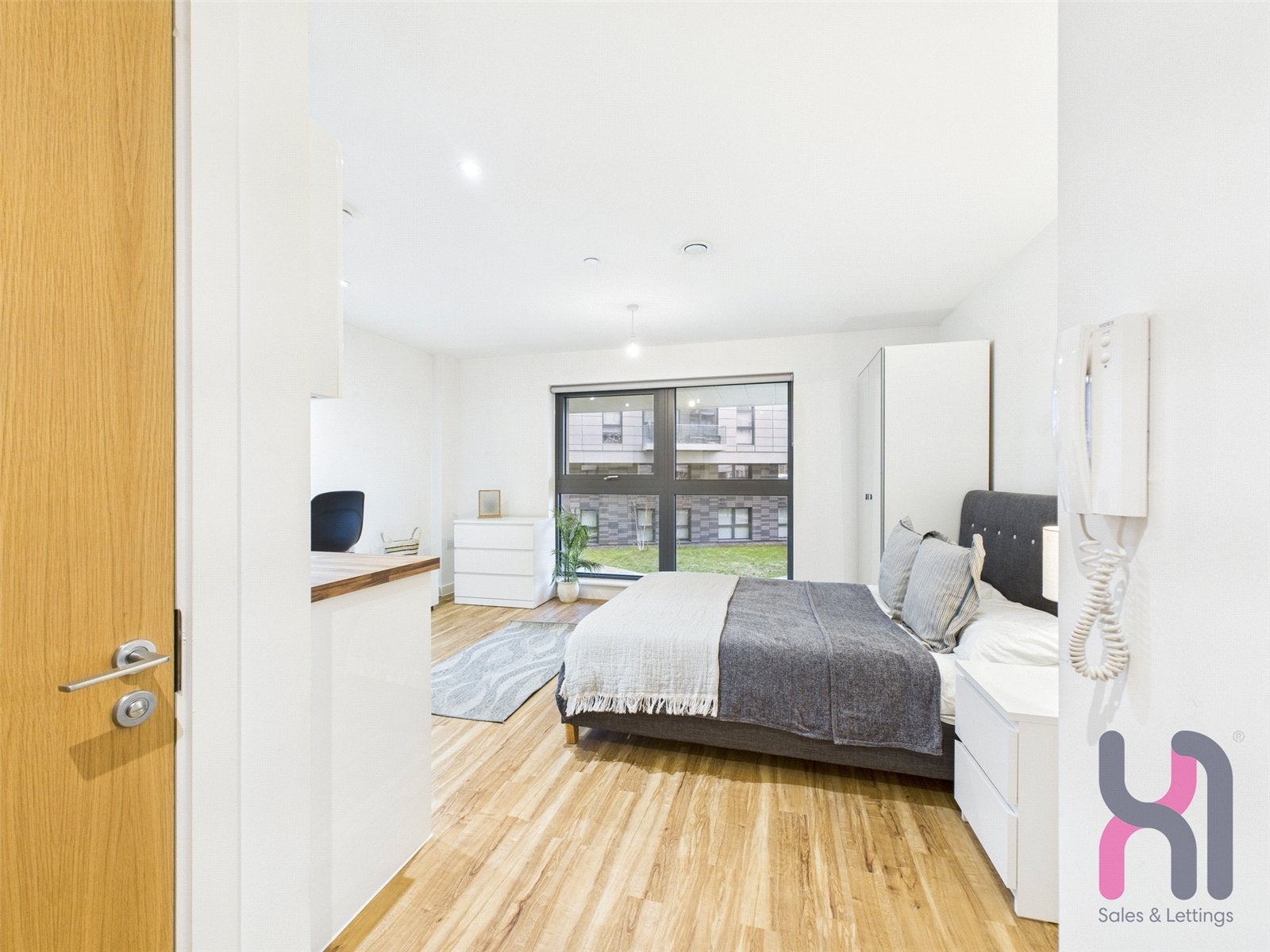 Flat Pomona Strand in Trafford