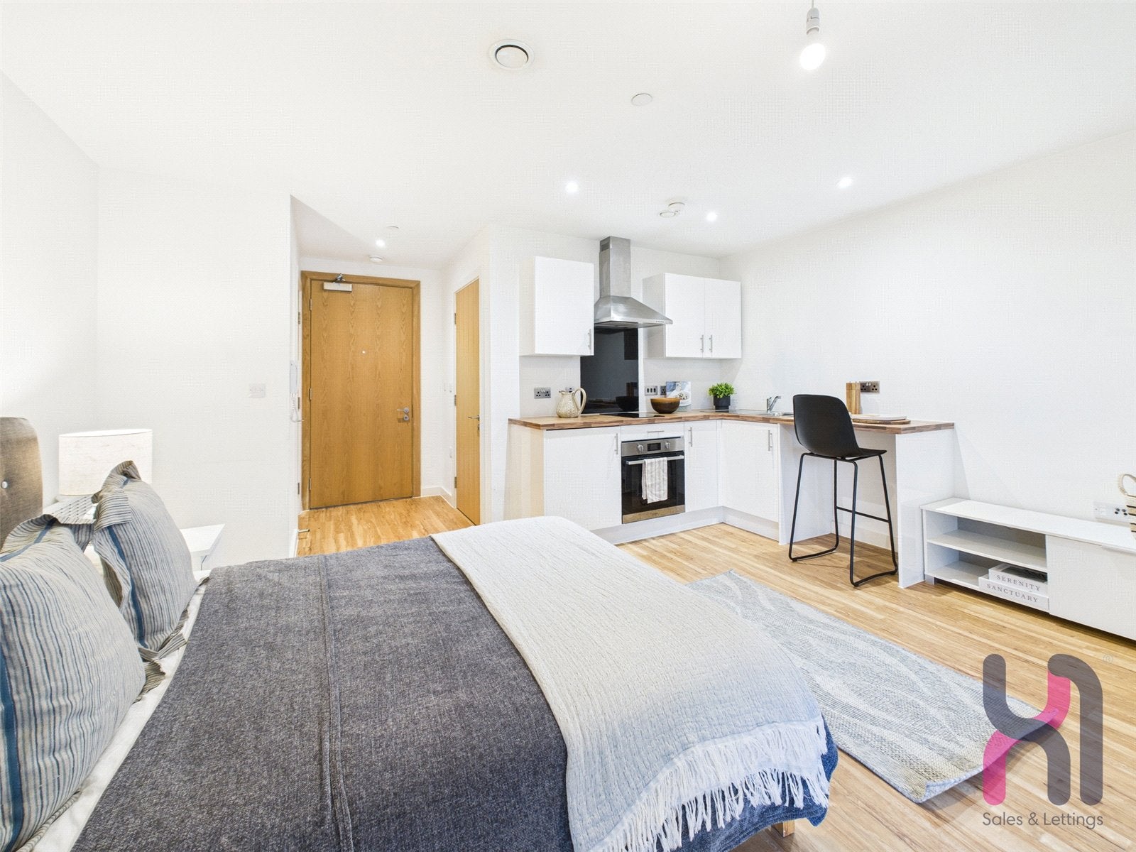Flat Pomona Strand in Trafford