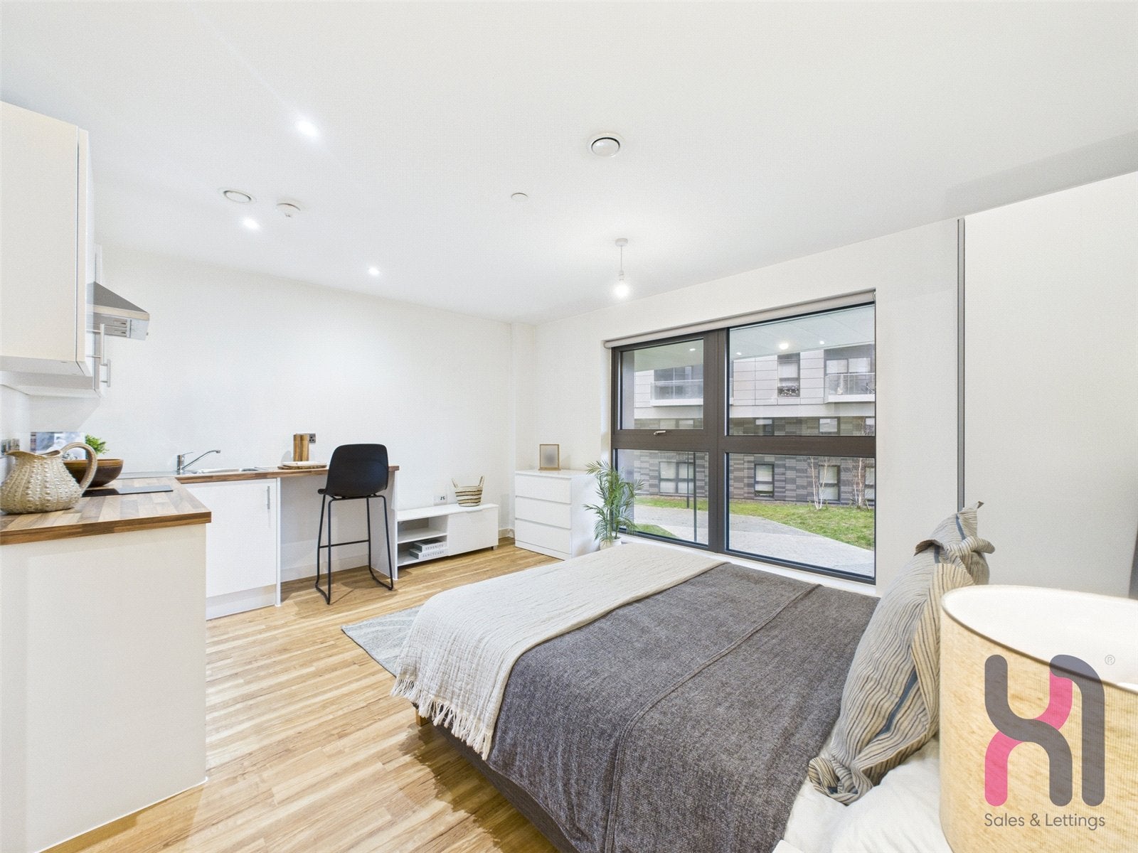 Flat Pomona Strand in Trafford