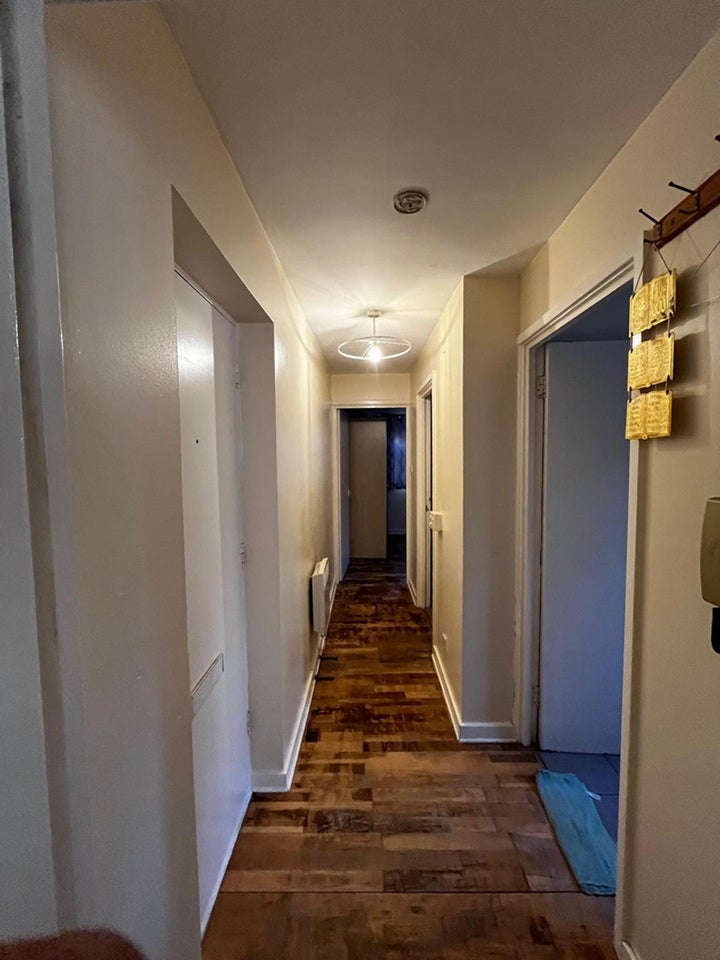 Flat Athol Square in Greater London