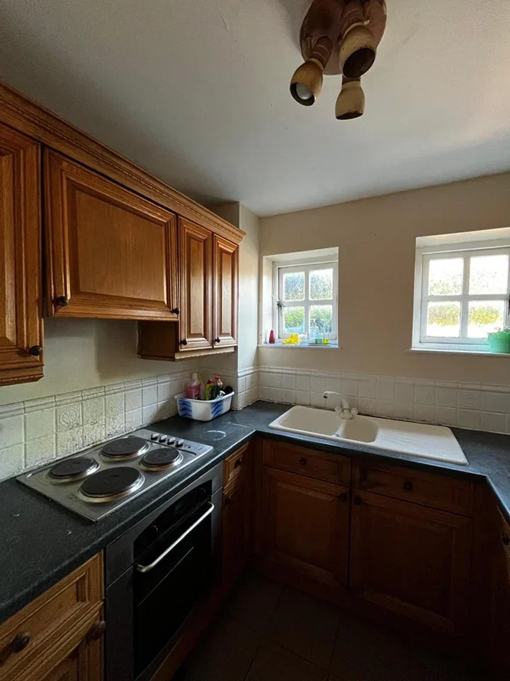 Flat Athol Square in Greater London