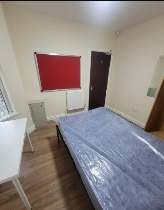 Room Connaught Road in Liverpool