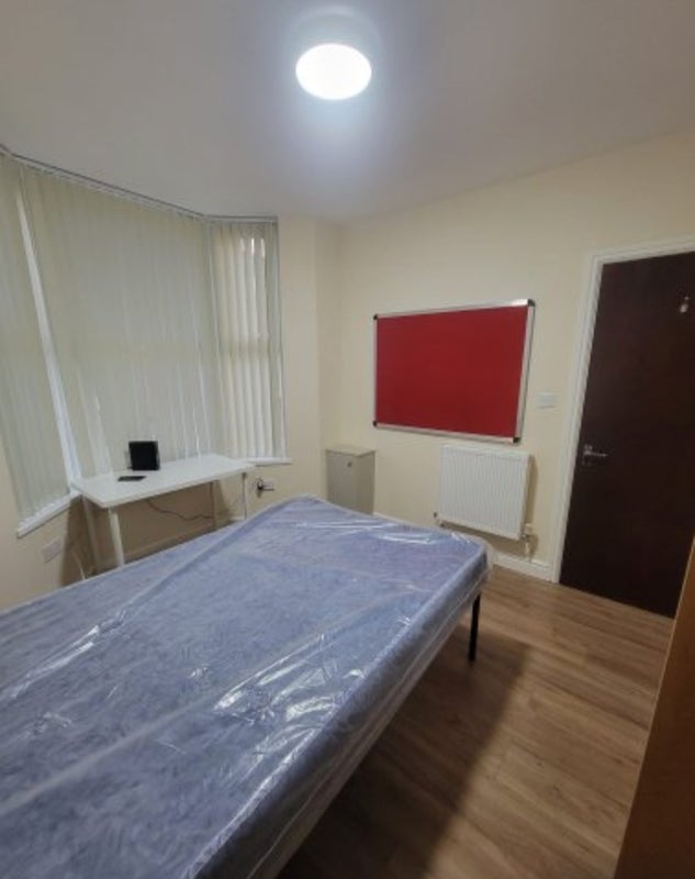 Room Connaught Road in Liverpool