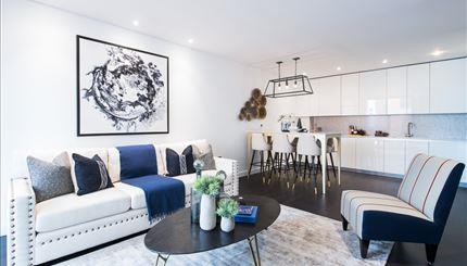 Flat Ponton Road in Greater London