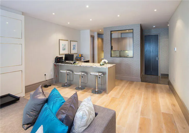 Flat Dering Street in City of Westminster