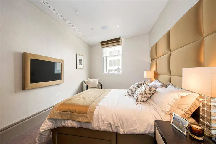 Flat Dering Street in City of Westminster