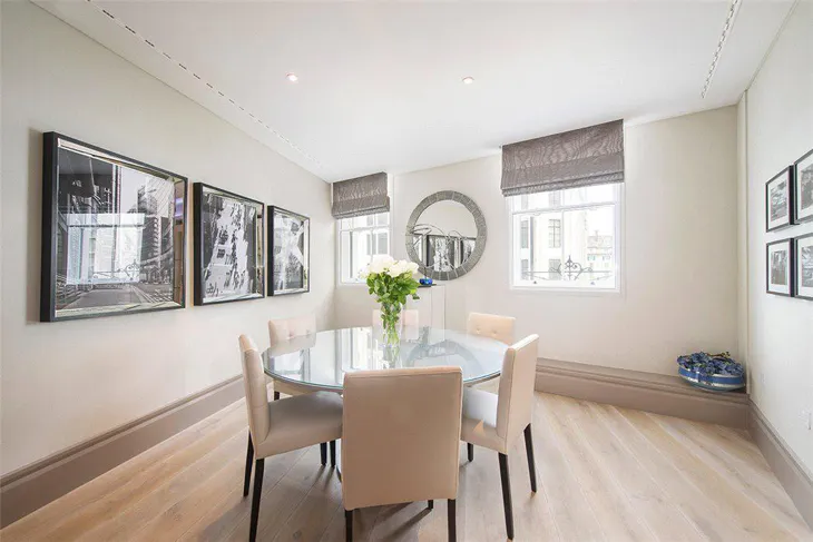 Flat Dering Street in City of Westminster