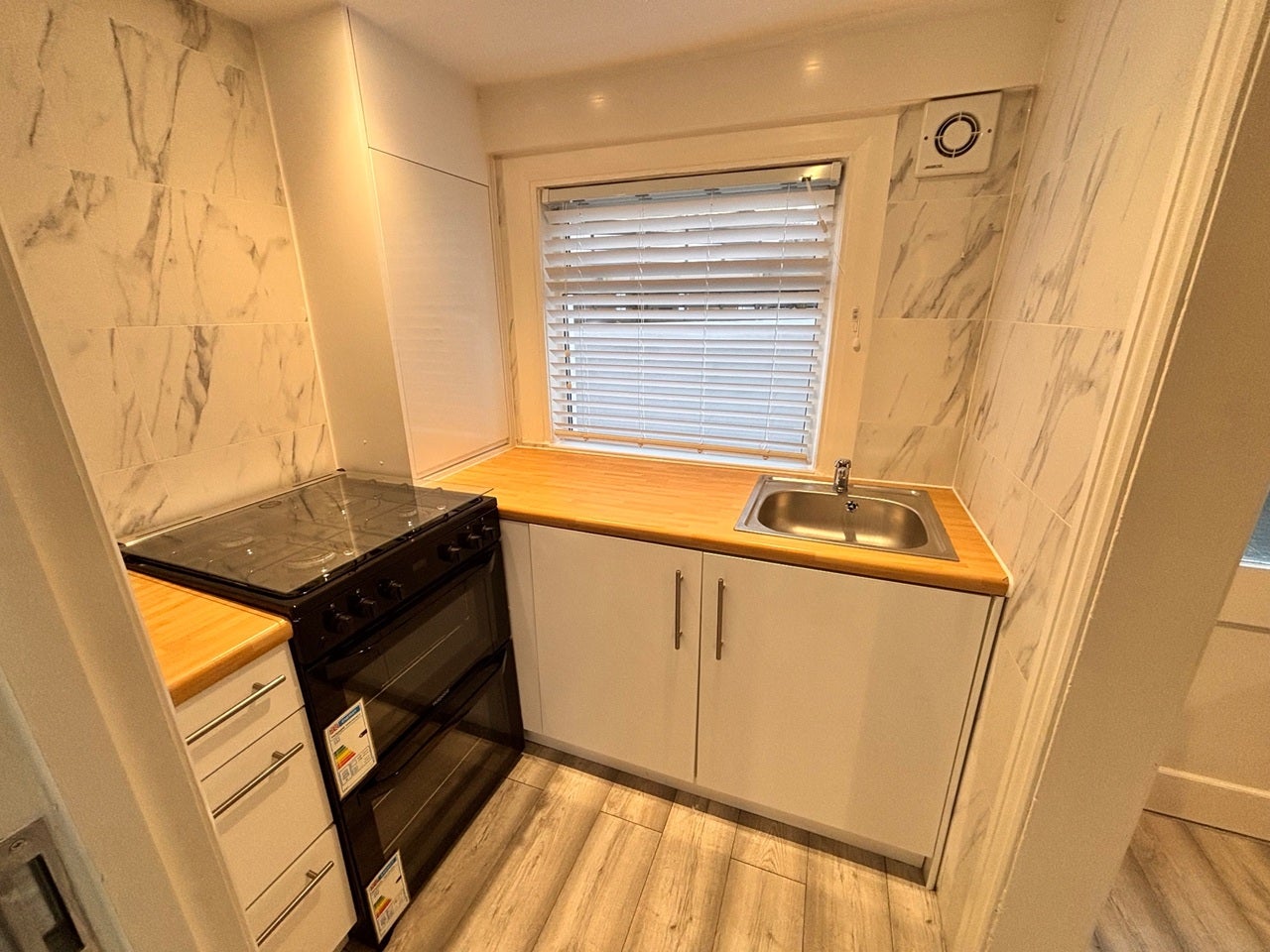 Room Cargill Road in Greater London