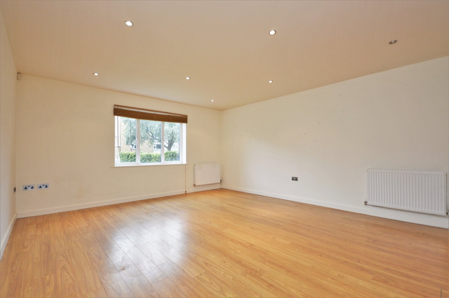 Flat Inglemere Road in Greater London