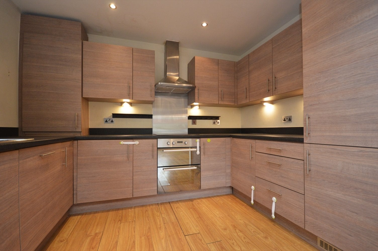 Flat Inglemere Road in Greater London