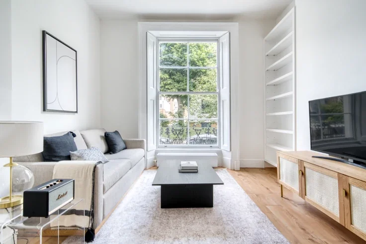 Flat Monmouth Road in London