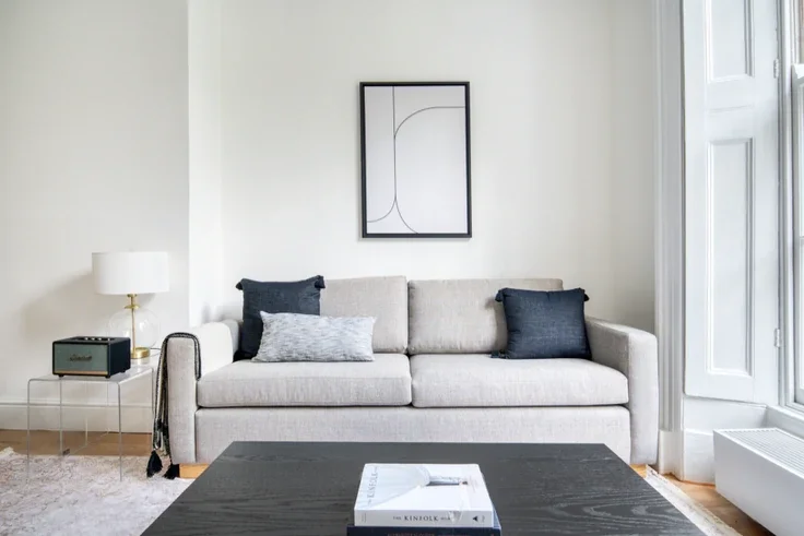 Flat Monmouth Road in London