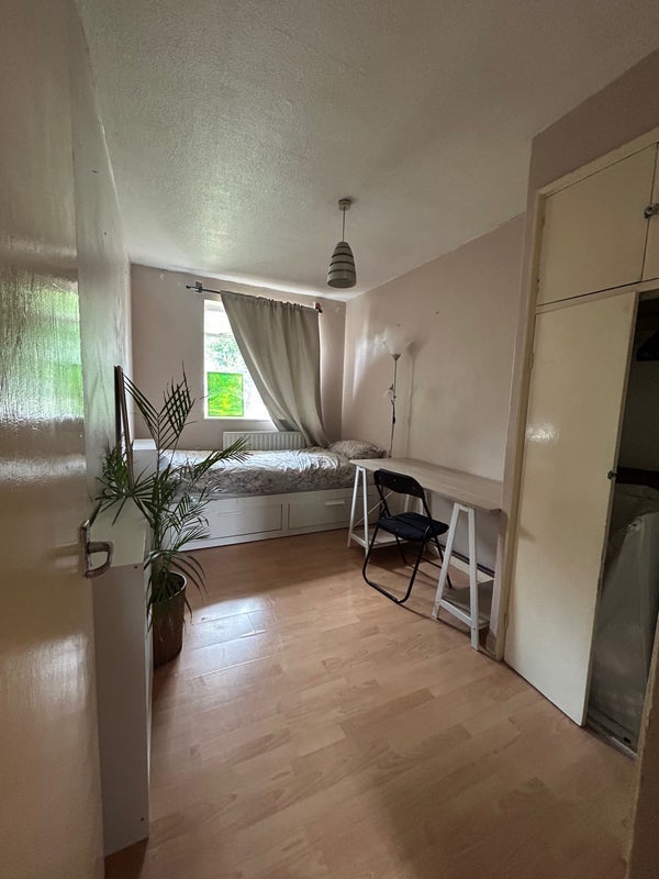 Room Headlam Road in Greater London