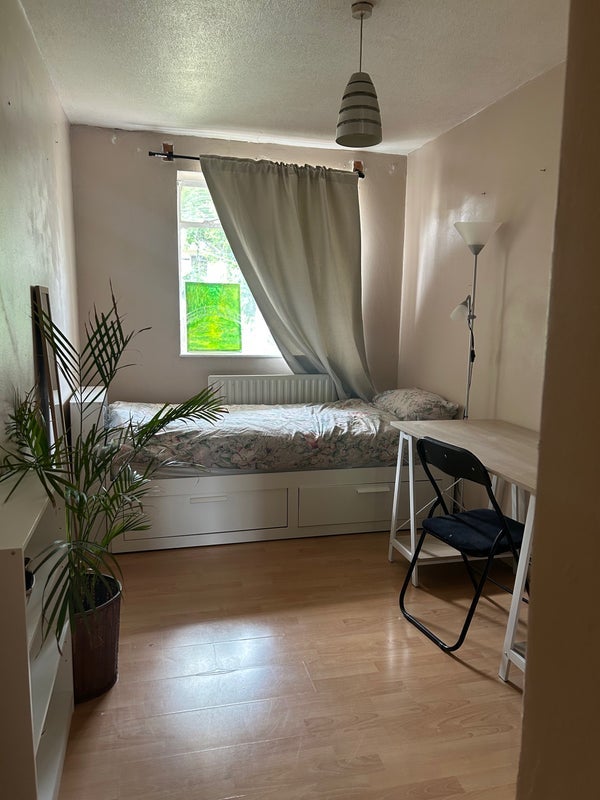 Room Headlam Road in Greater London