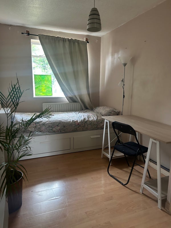 Room Headlam Road in Greater London