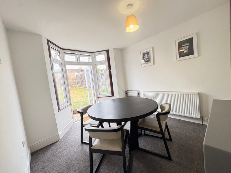 Room Durban Road in Greater London