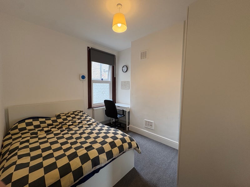 Room Durban Road in Greater London