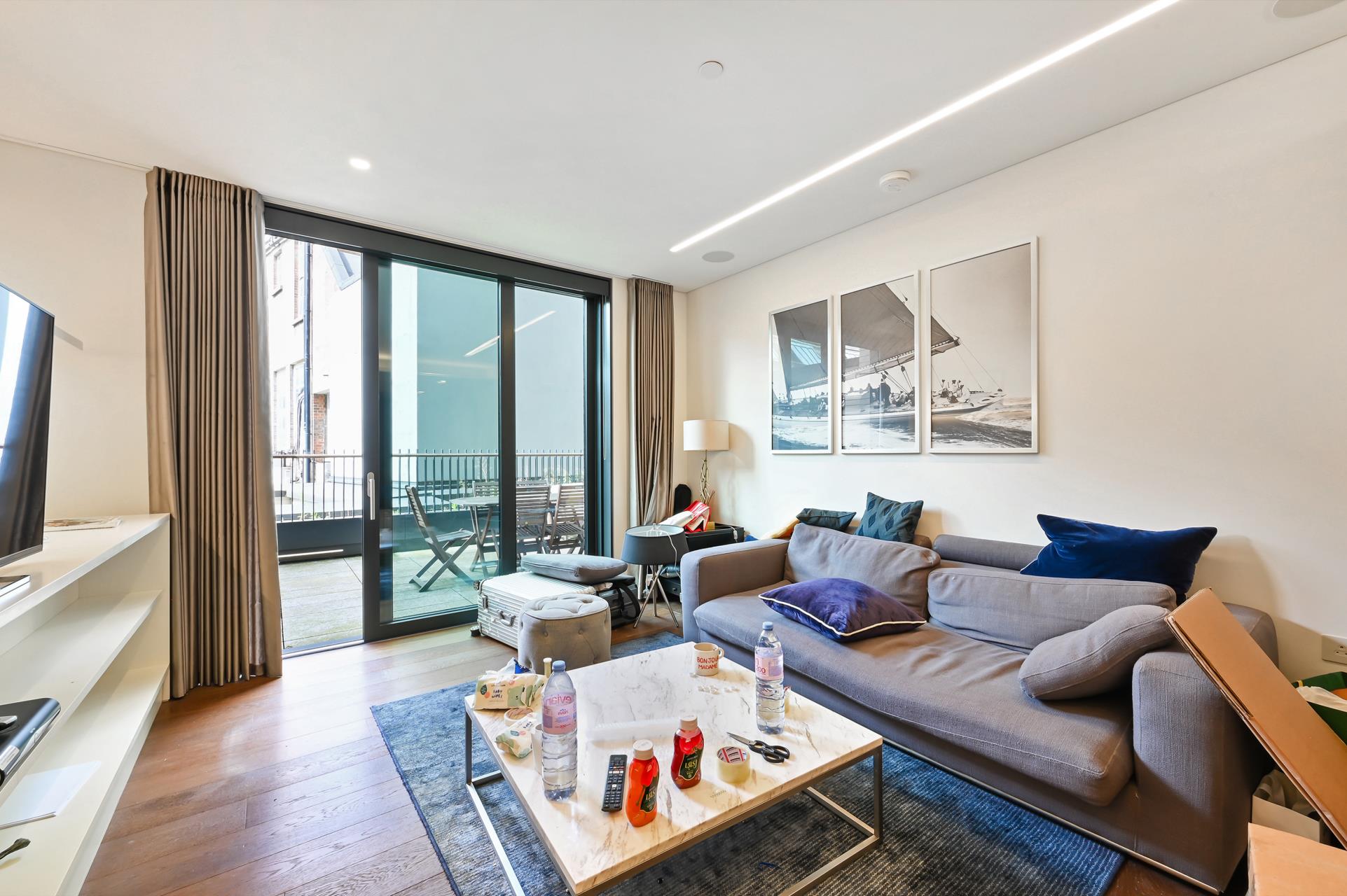 Flat Rathbone Place in City of Westminster