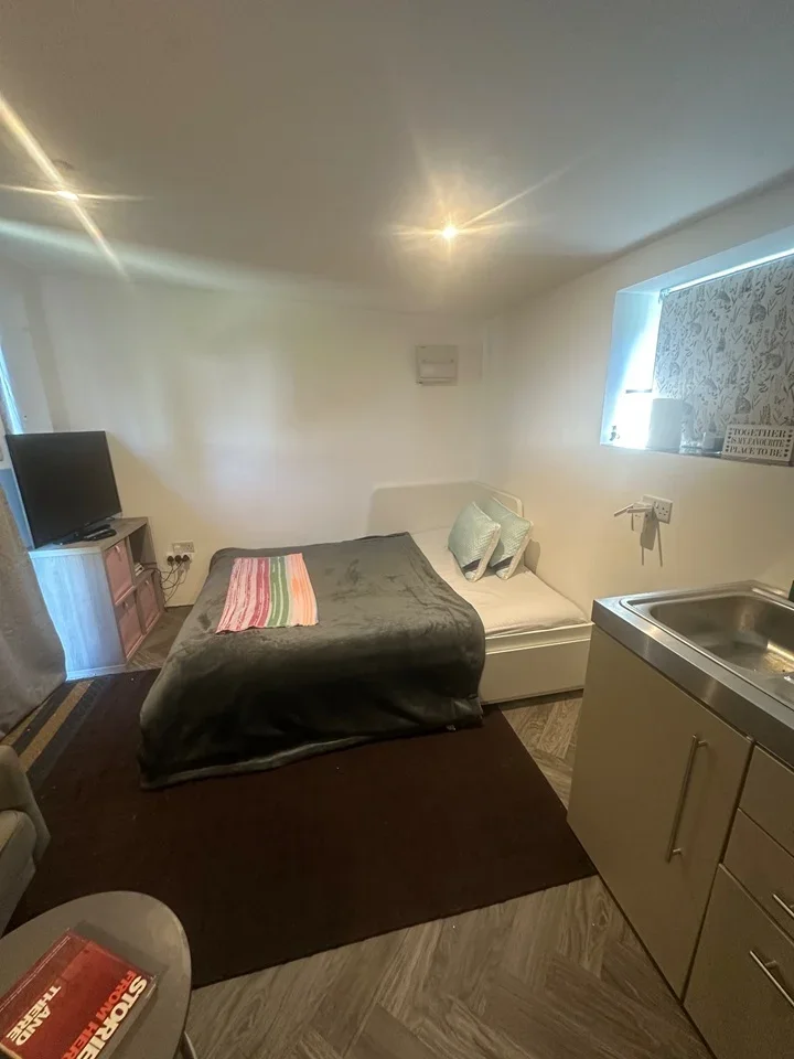 Room Grand Drive in Greater London
