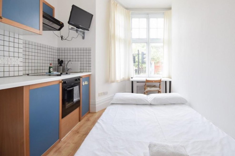 Room Fulham Palace Road in Greater London