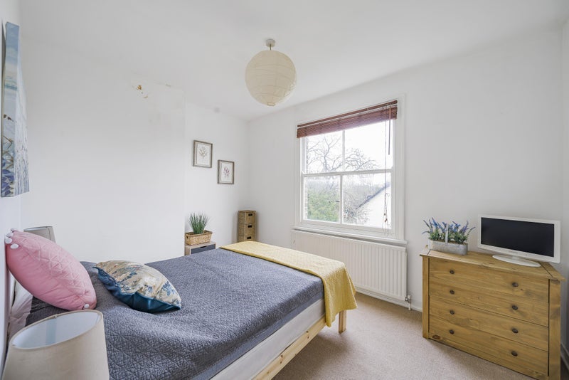 Flat Belvedere Road in Greater London