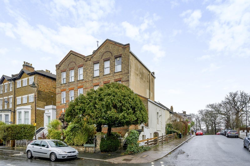 Flat Belvedere Road in Greater London