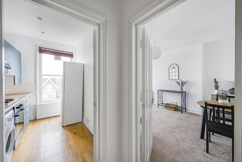 Flat Belvedere Road in Greater London