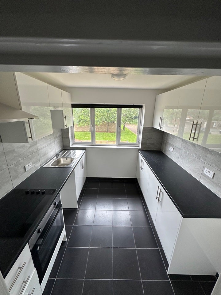 Flat Rowle Close in Milton Keynes