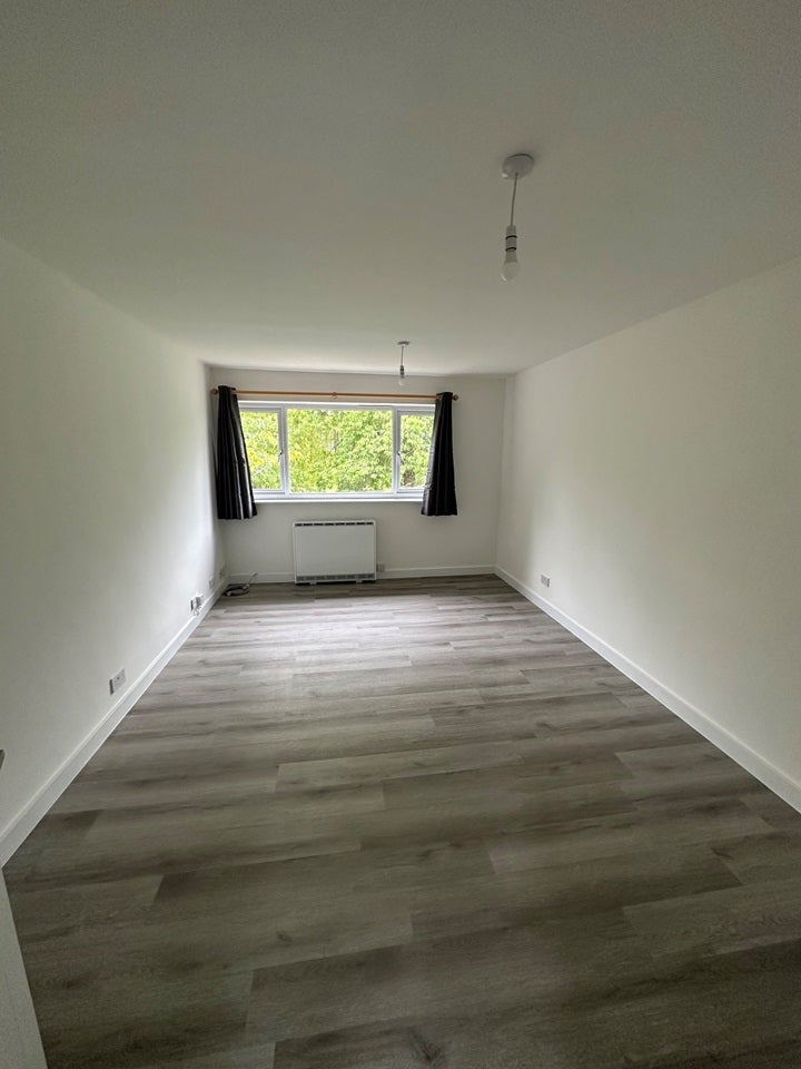 Flat Rowle Close in Milton Keynes