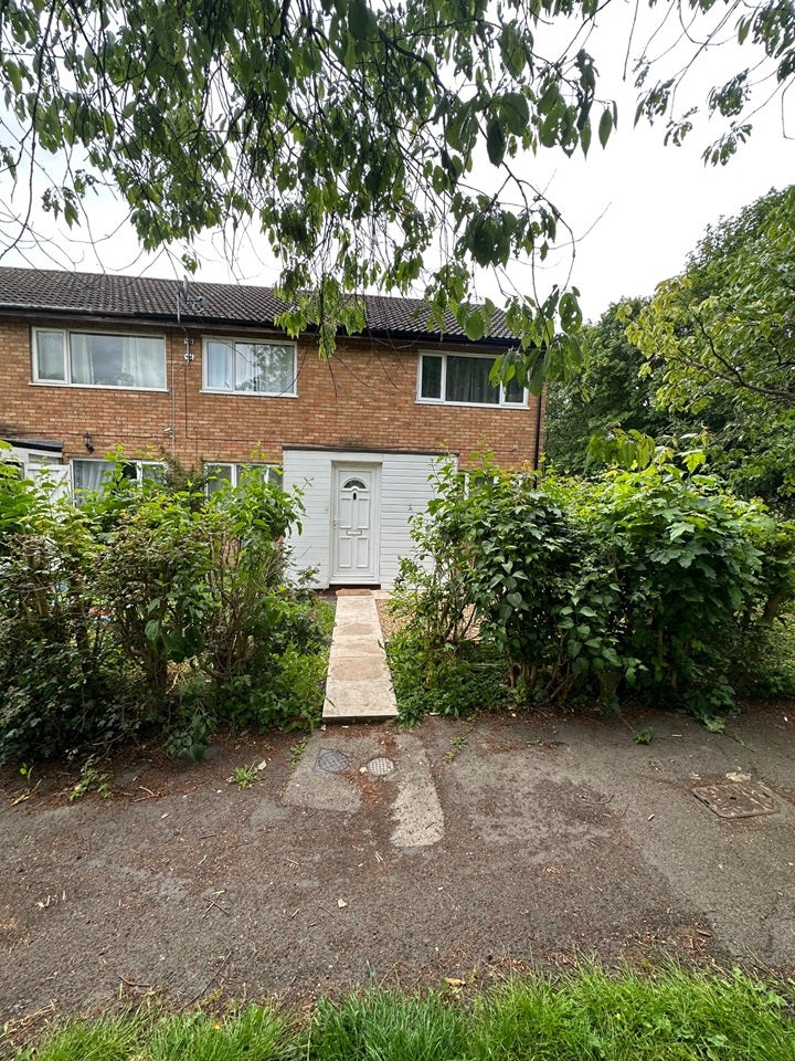 Flat Rowle Close in Milton Keynes