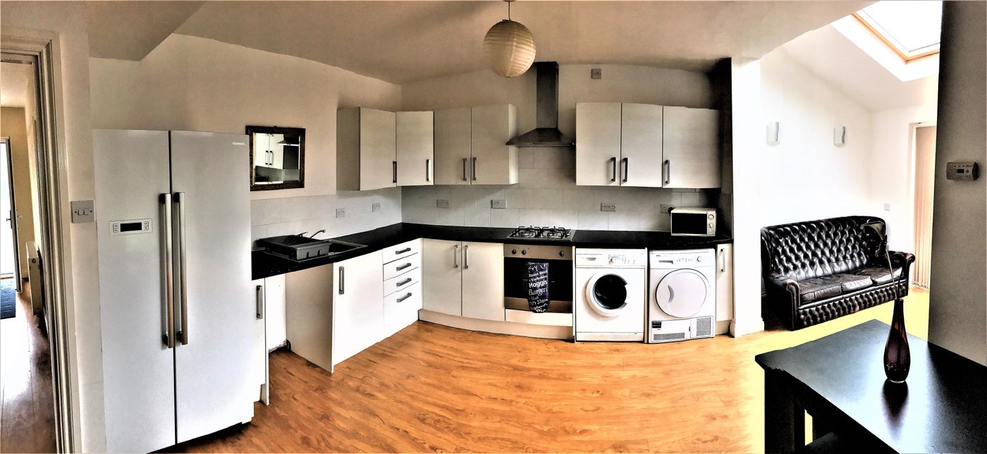 Flat Frenchay Park Road in Bristol