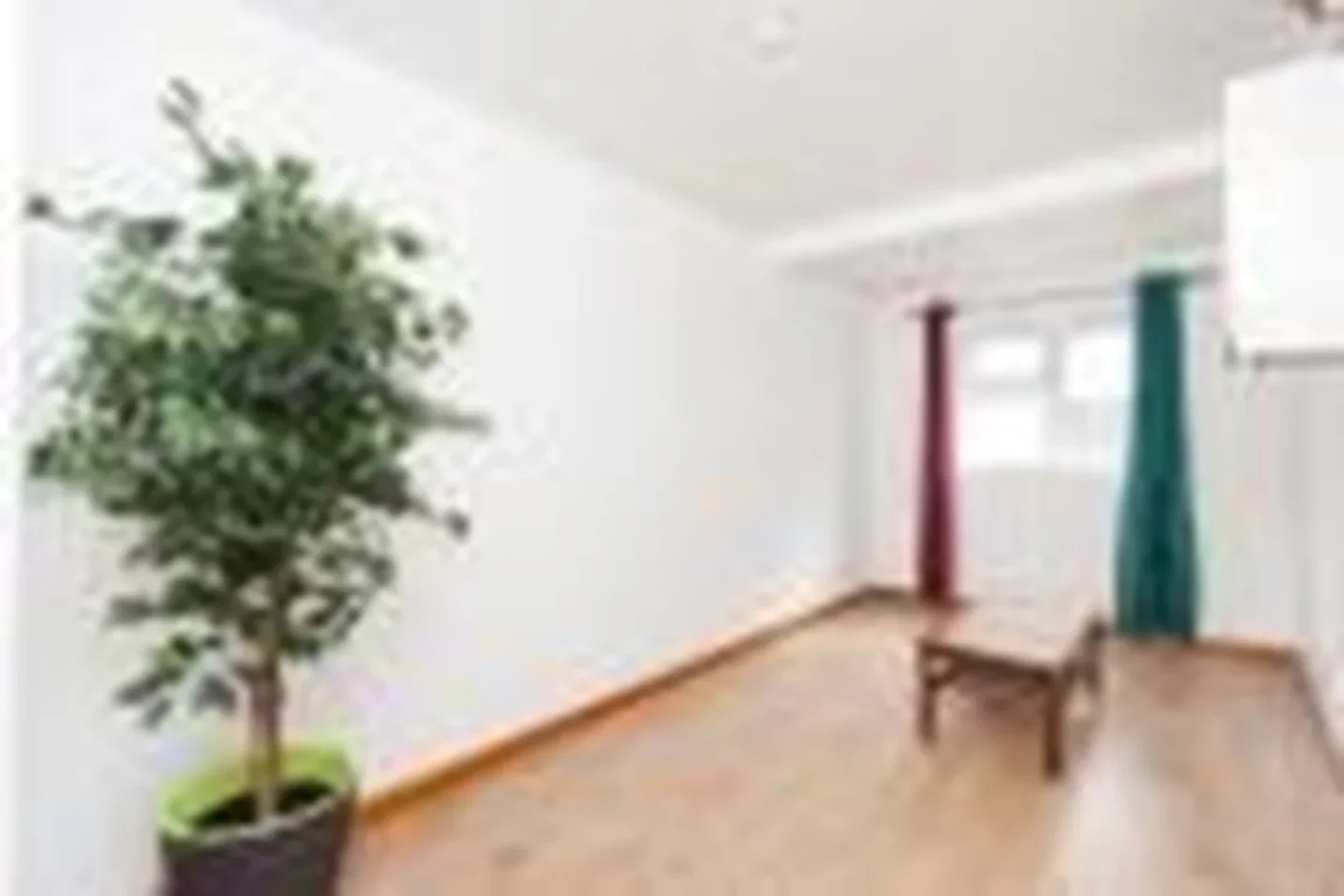 Room Lensbury Way in Greater London