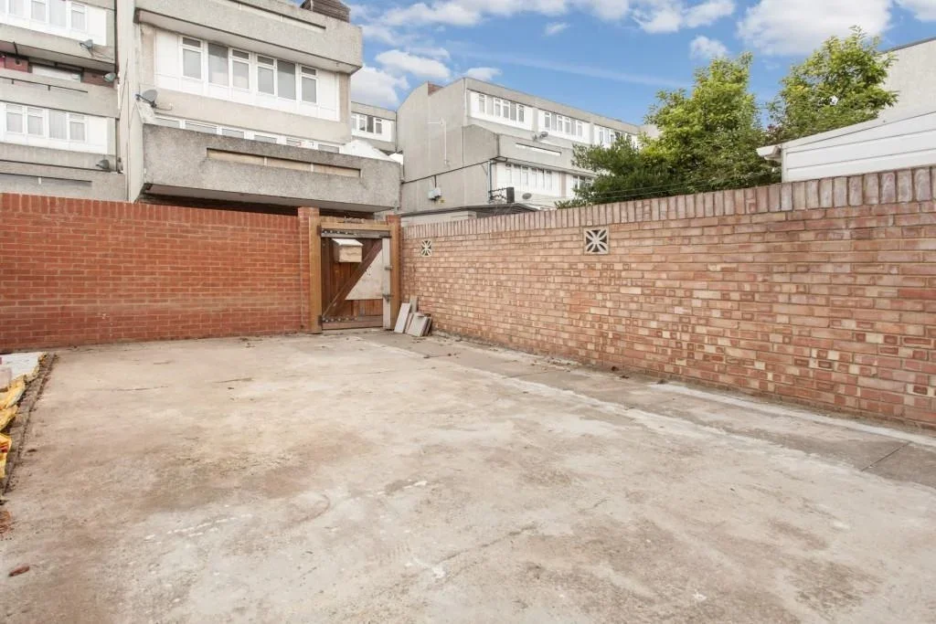 Room Lensbury Way in Greater London