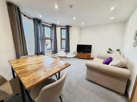 Flat Abbey Grove in Salford