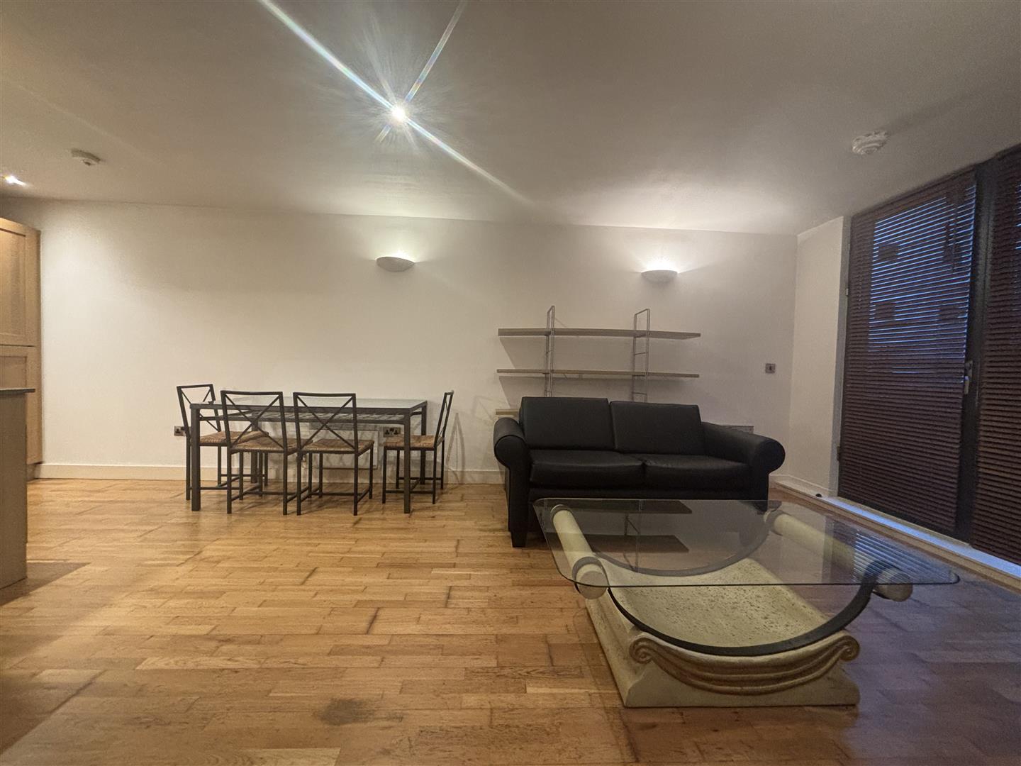 Flat IONA WAY in Urmston